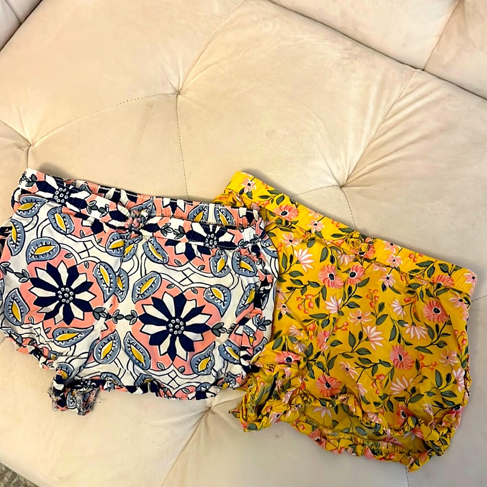 Pre-owned Carter’s girls 4T shorts